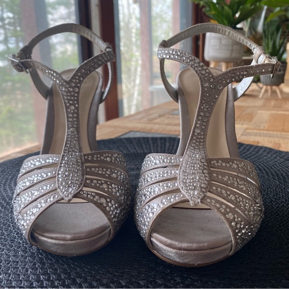 Talons gris /beige avec strass le chateau - Picture 3 of 4